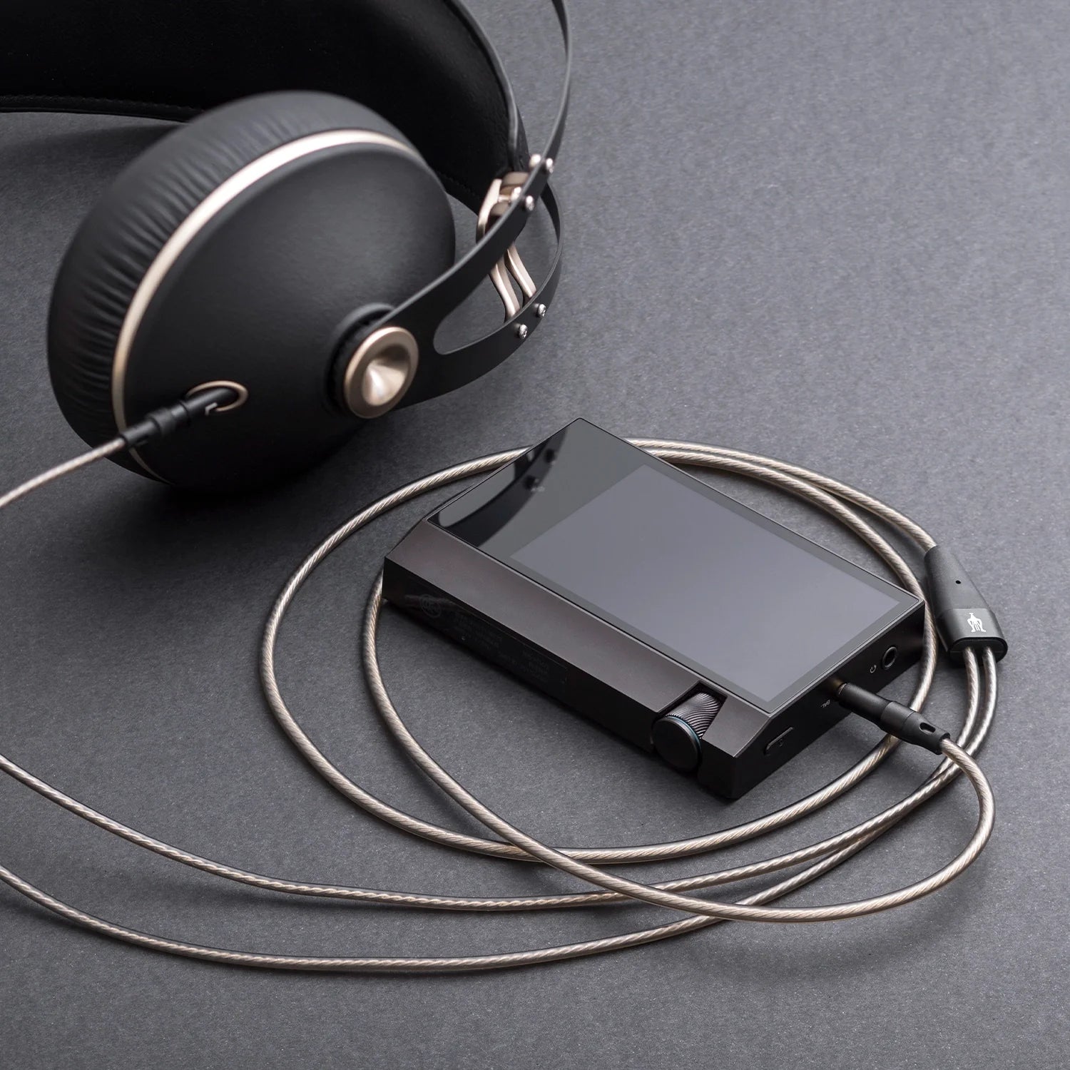 Meze Audio Mono 3.5 Silver Cable all sizes - High-Quality Audiophile Cable for Enhanced Sound Performance connected to the Meze Audio 99 NEO premium audiophile closed-back headphones connected to a DAP