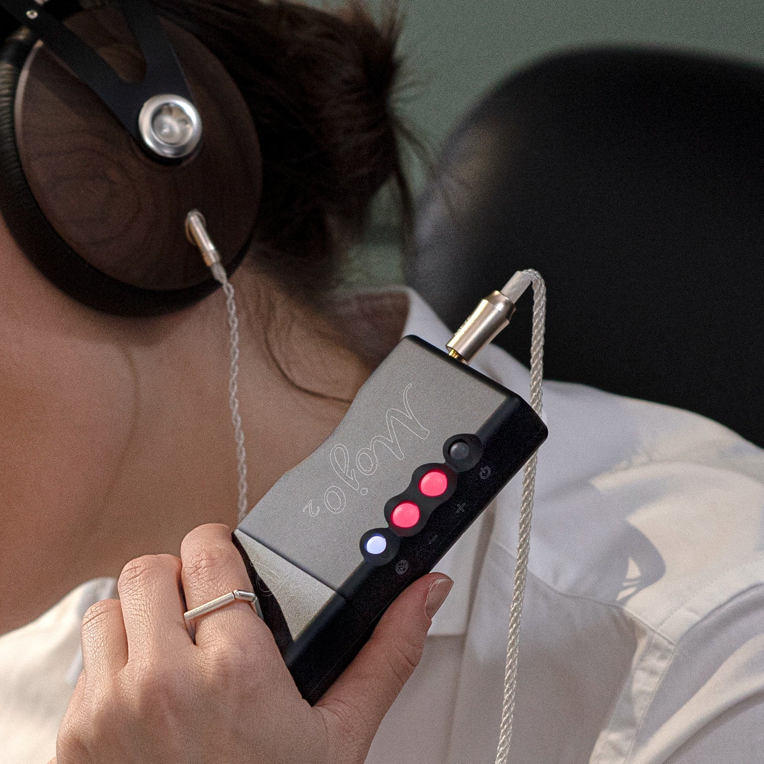 Meze Audio Mono 3.5 Silver Cable all sizes - High-Quality Audiophile Cable for Enhanced Sound Performance connected to the Meze Audio 99 Classics premium audiophile closed-back headphones connected to a DAP