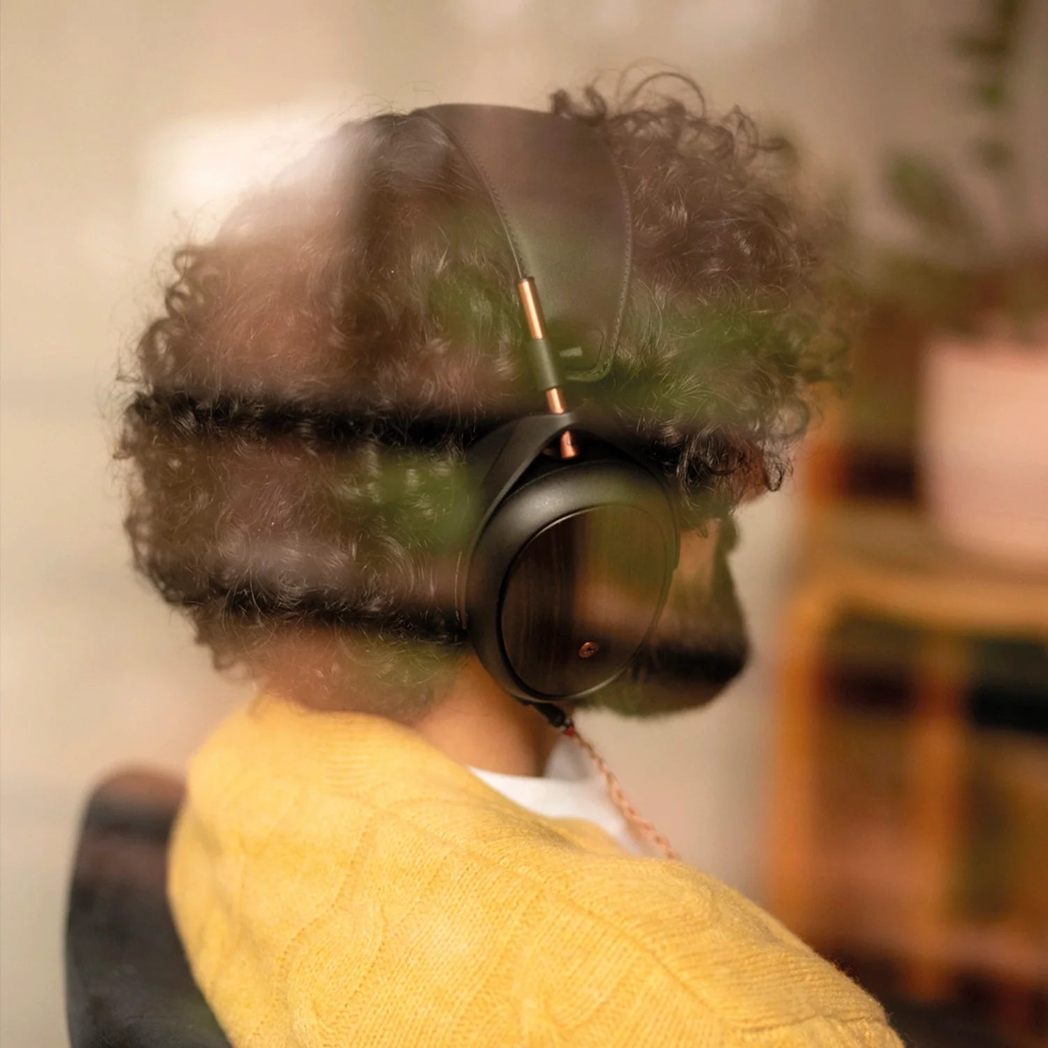 Man listening to Meze Audio Liric Second Generation, best closed-back headphones