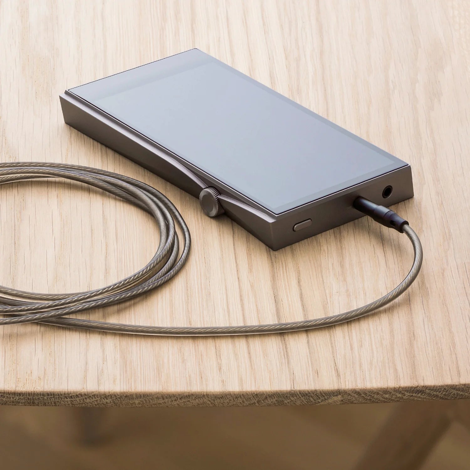 Meze Audio Mono 3.5 Silver Cable all sizes - High-Quality Audiophile Cable for Enhanced connected to a DAP